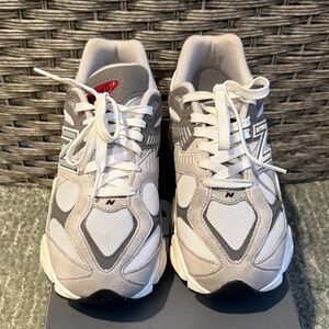 New Balance 9060 youth boys sz 7 women’s 8.5Sneakers - Gray and White
